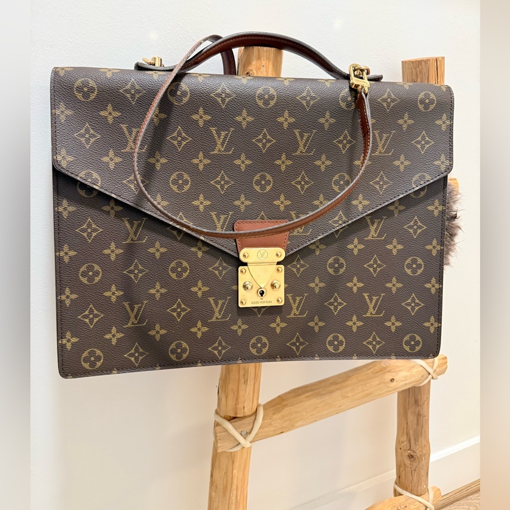 LOUIS VUITTON Monogram Porte Documents Bandouliere Bag.